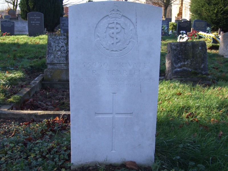 CWGC headstone for R Tearle in St Andrews Church cemetery.