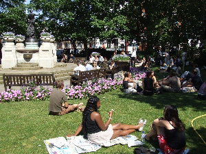 Lunchtime in Smithfield Garden