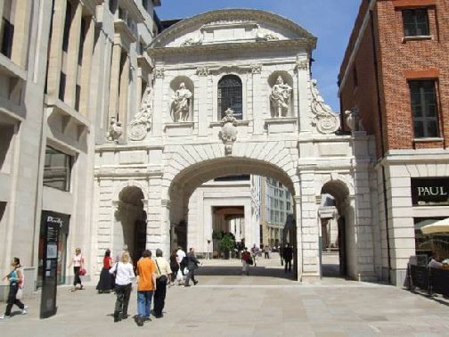 Walk down Newgate Street from Holborn Viaduct and near the end turn right into Rose alley, which empties into Paternoster Square. Walk past the London Stock Exchange, through the archway to St Pauls and then look behind you. That is Temple Bar. I think the room at the top was the gate house.