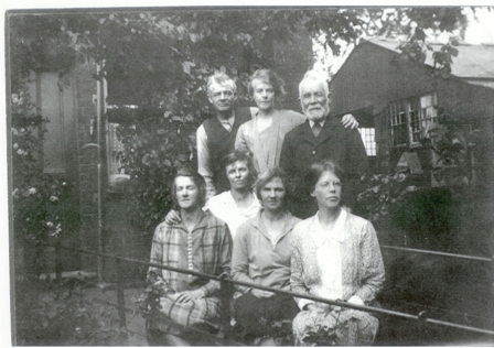 Levi and his grown-up family. Rear row, Levi, Ellen and Mahlon. Front row, right to left; Ruth, Emily, Minnie and Edith.