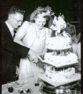 Tia and Frank cut the cake.