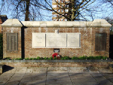 War memorial inside the gates of Dunstable Priory Church.