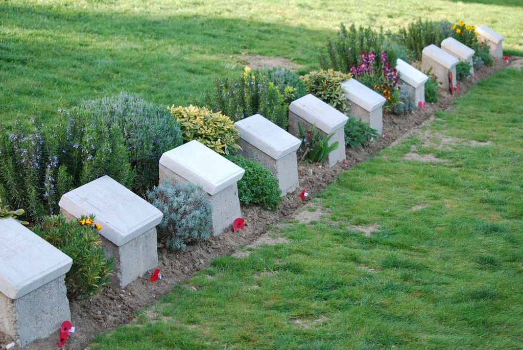 The ten NZ graves on Chanuk Bair.