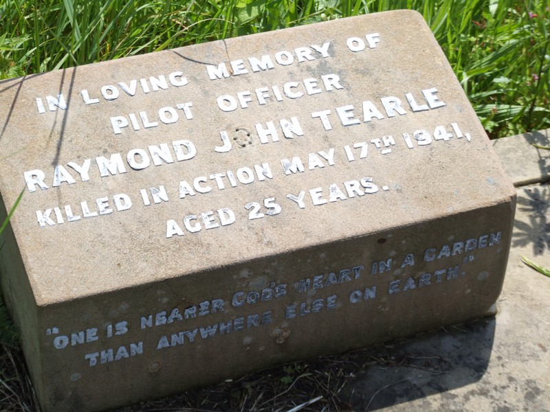 Raymond John Tearle headstone in St Mary Luton cemetery