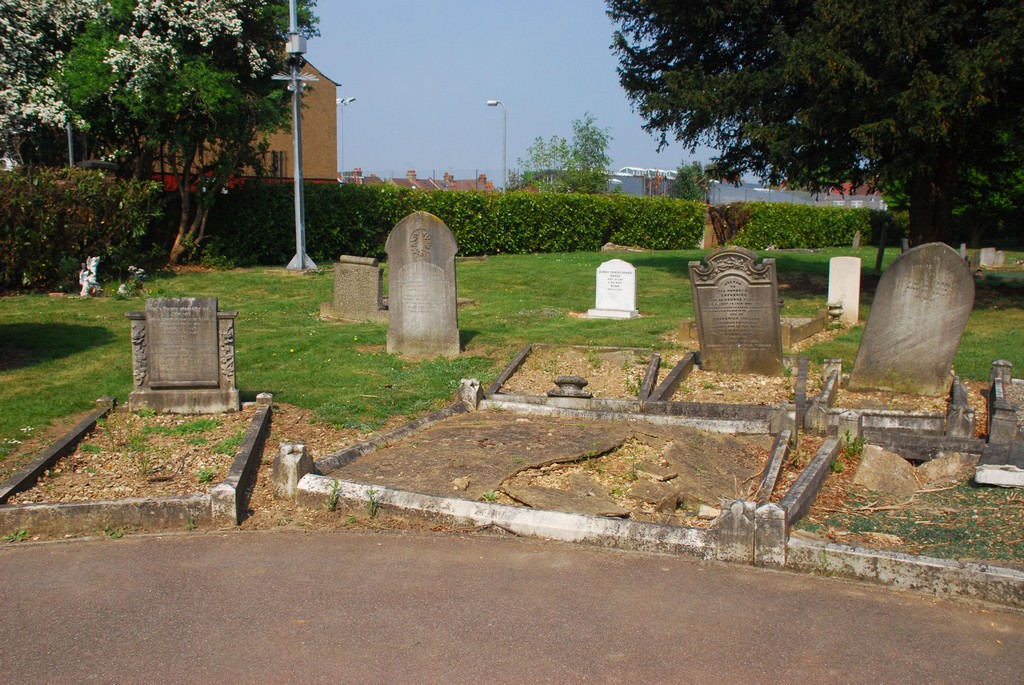 Tearle Corner Vicarage Rd Cemetery Watford