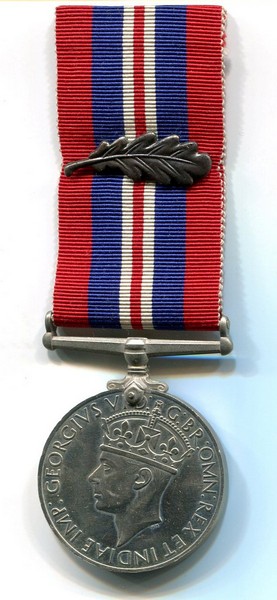 Service War medal with oak leaf