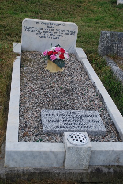 Grave of Joan and Victor Tearle