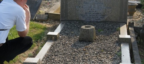 DSC7617 Ewart studies the grave of Alfred, Florence Mary Tearle and Annie nee Hodges Vicarage Rd Cemetery Watford wl